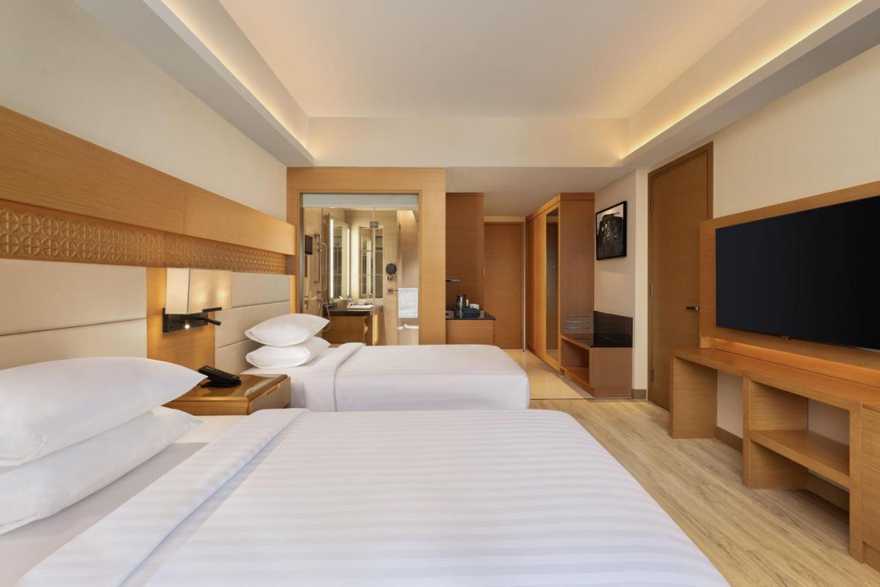 Courtyard By Marriott Shillong Hotel Buitenkant foto