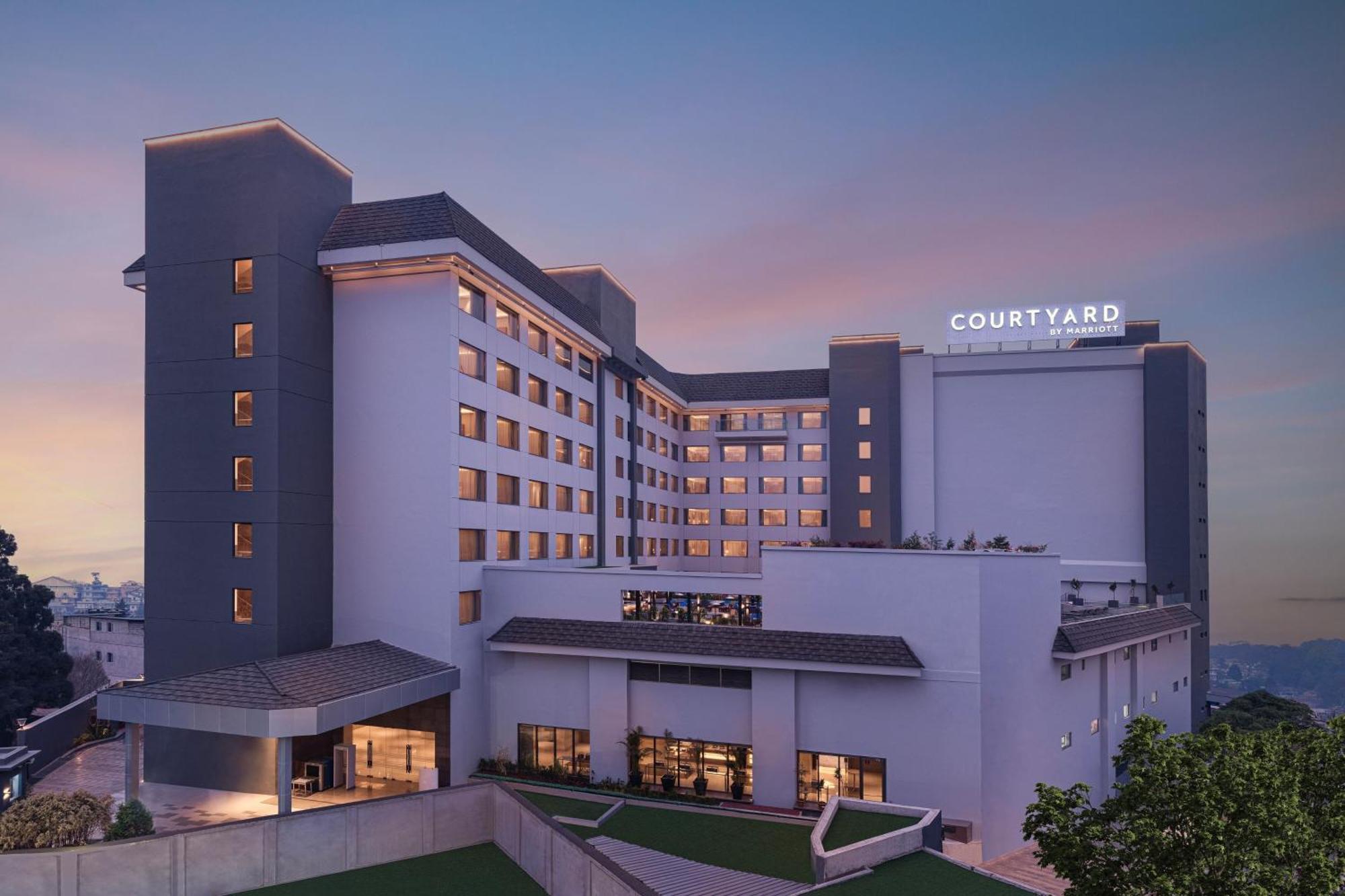 Courtyard By Marriott Shillong Hotel Buitenkant foto