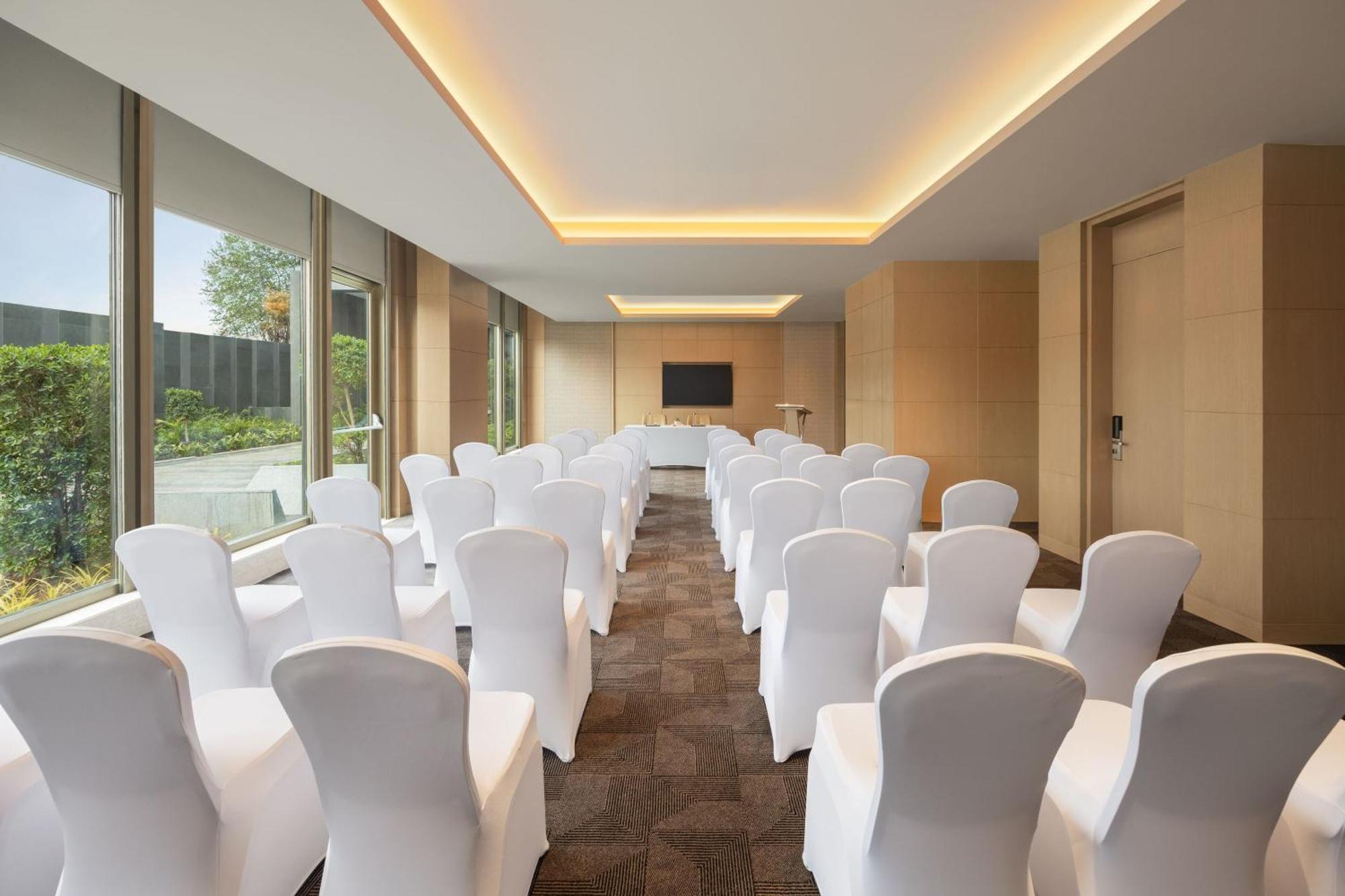 Courtyard By Marriott Shillong Hotel Buitenkant foto